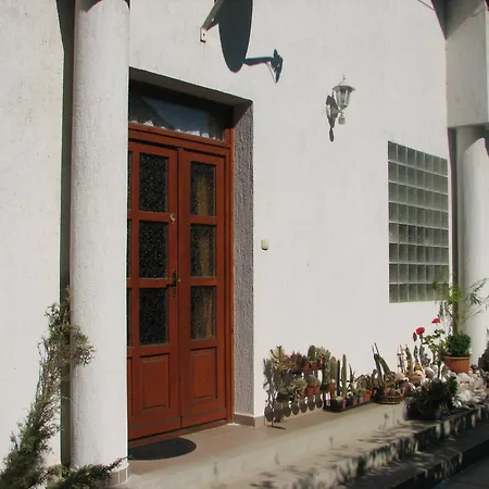 Pipacs Haz バラトンレッレ