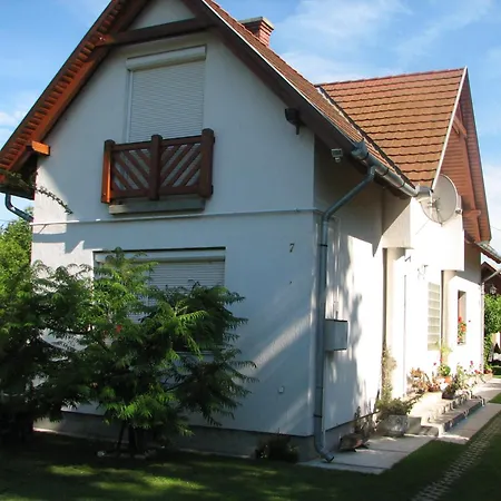 Pipacs Haz Holiday home